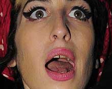 Amy Winehouse – peinliche Bett-Panne