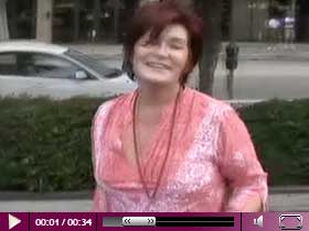 Video – Sharon Osbourne hat genug von ihrem Busen